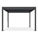 Pergola tarasowa ELEGANCE DUO 3.6x4 z panelami bocznymi, wkomponowana w ogrodową przestrzeń wypoczynkową.
