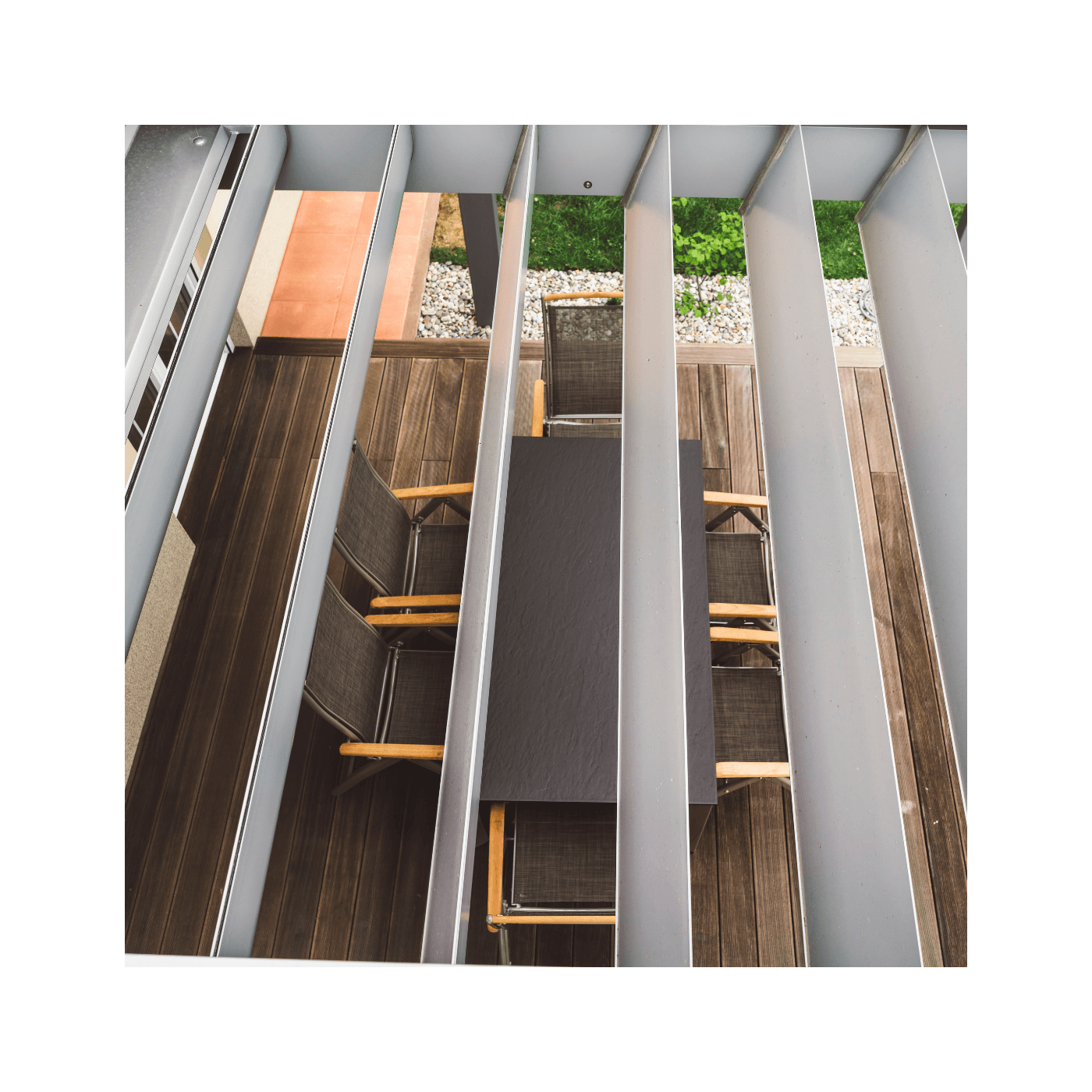 Regulowany dach pergoli tarasowej 3x4 Premium Wall Gutroof White