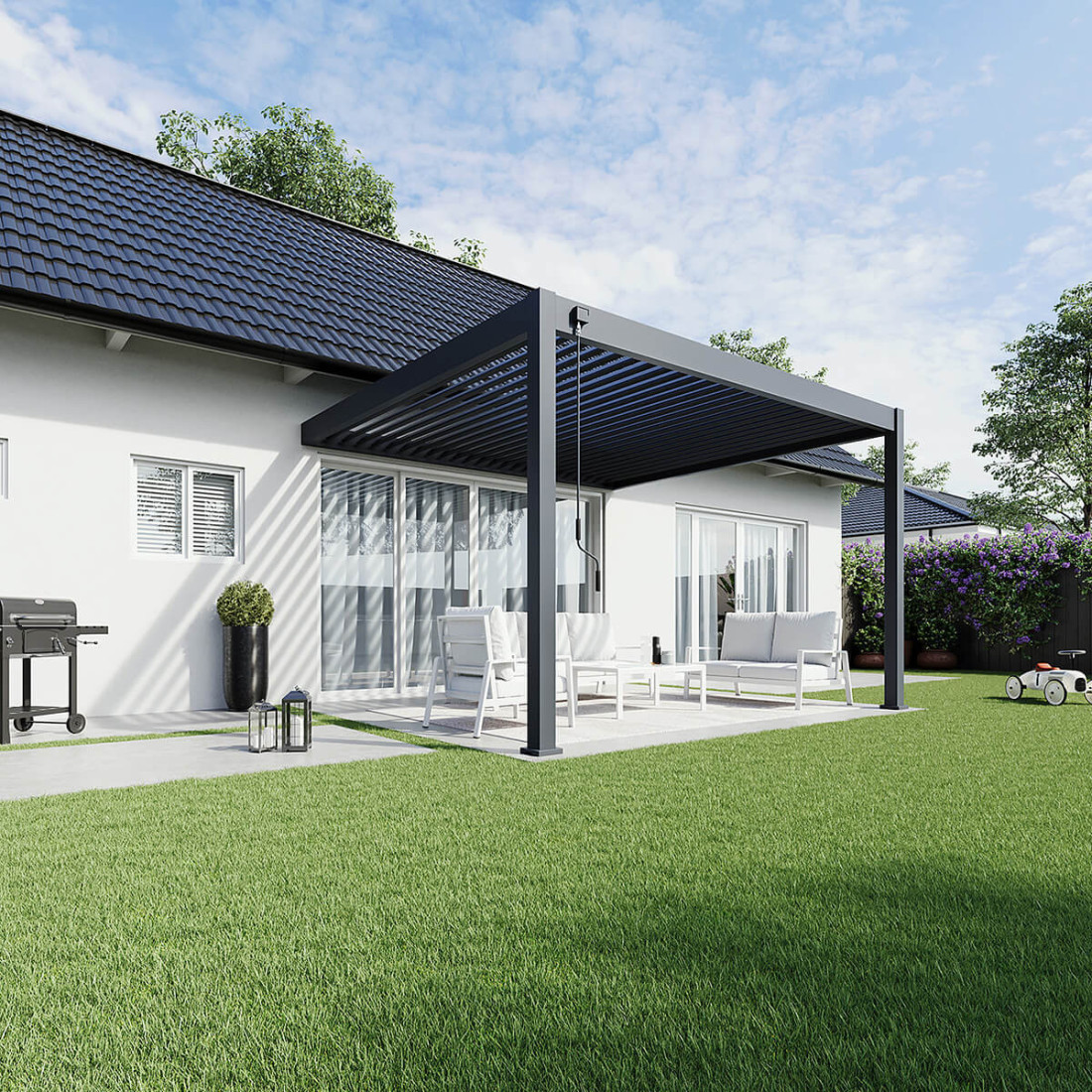 Aranżacja pergoli Deluxe Wall 3.6x4 w kolorze antracytowym przed domem na tarasie z meblami.